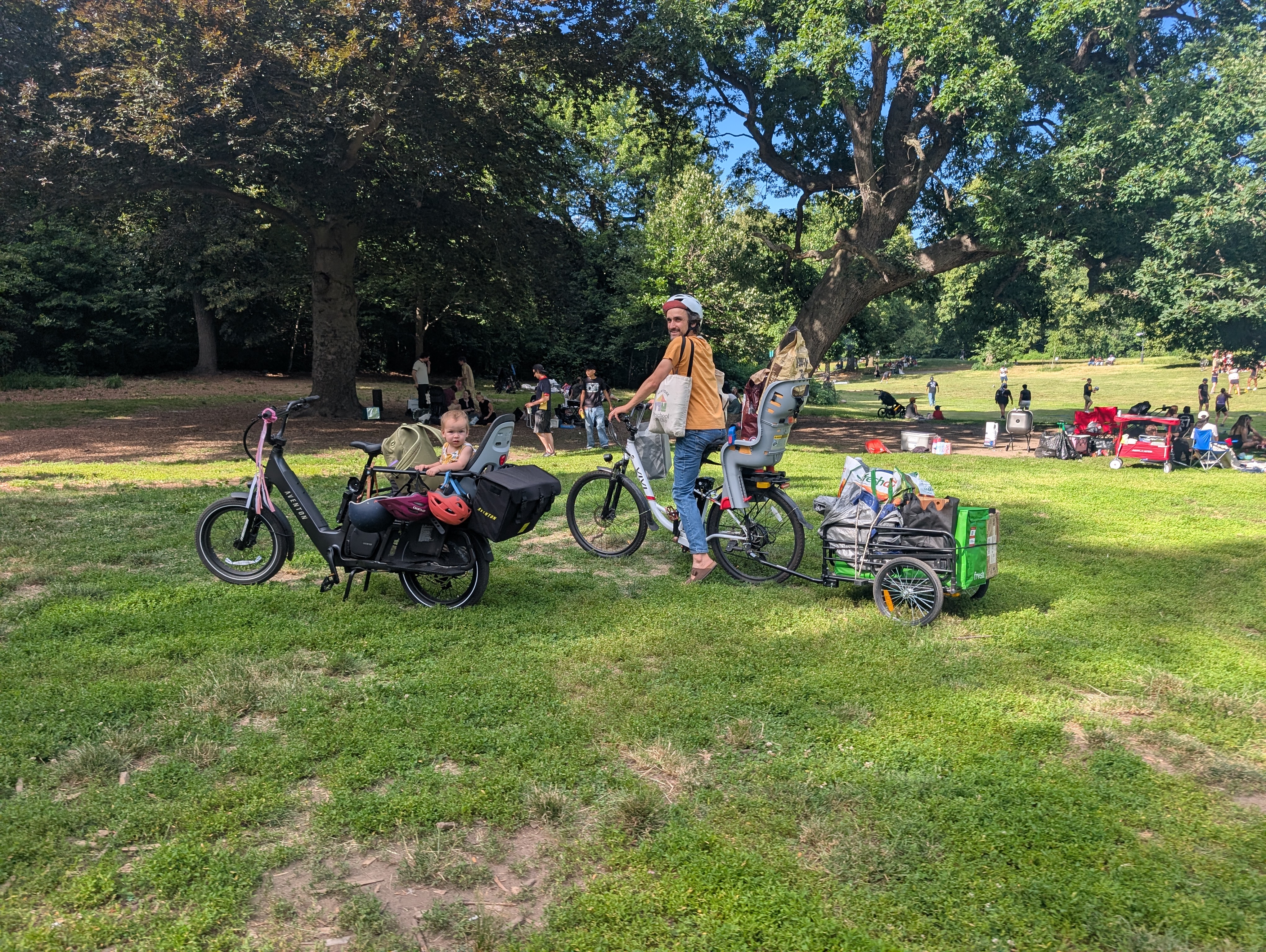 The Aventon LR loaded up with a rear pannier and cargo trailer at a Prospect Park gathering